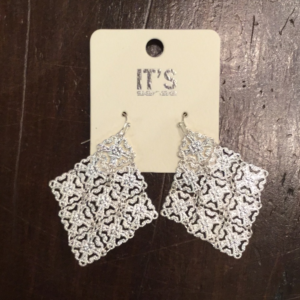 Dangle Earring